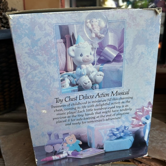Precious Moments Toy Chest Music Box Pink New in Box - Picture 13 of 16